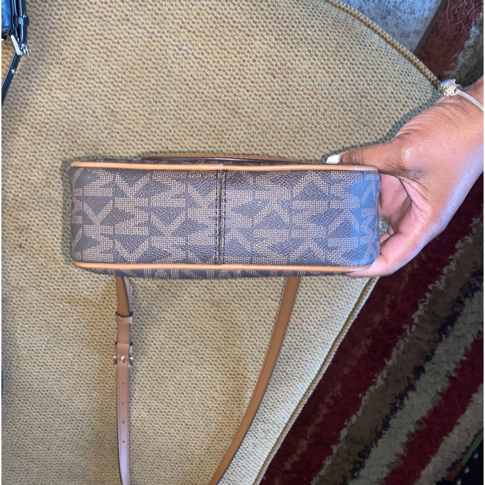Michael Kors Crossbody purse - Picture 5 of 7